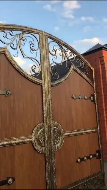 Кованые ворота из ламбира. Готовая работа. Ссылка на н?