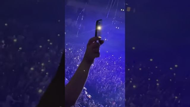 2 минуты из 2-х часового концерта #рукивверх #25лет 25.06.2022 Сочи Ледовый дворец Айсберг смотреть онлайн