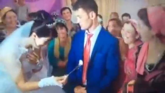 Жена захотела приколоться на свадьбе смотреть онлайн