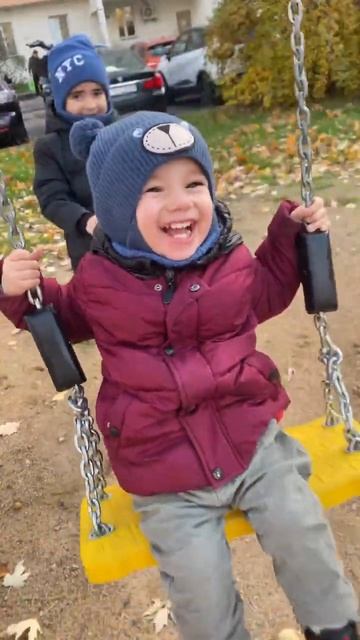 Братик любит качели#happy смотреть онлайн