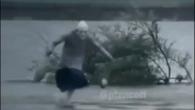 бабуля бежит из магазина(или бабка ежка бежит из магазина) смотреть онлайн