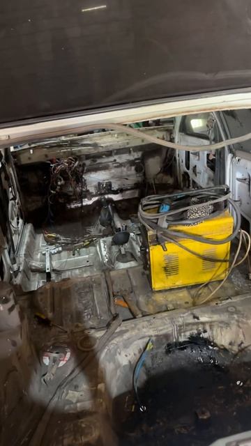 Вытащил пневму и весь салон, заканчиваю со сваркой🫣 д смотреть онлайн