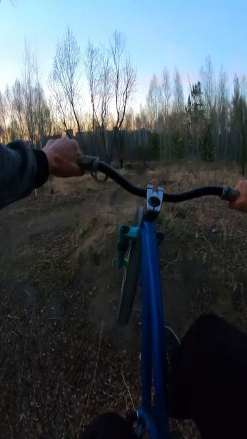 Этот трамплин оказался сложнее, чем я думал🤔 #shorts #mtb
