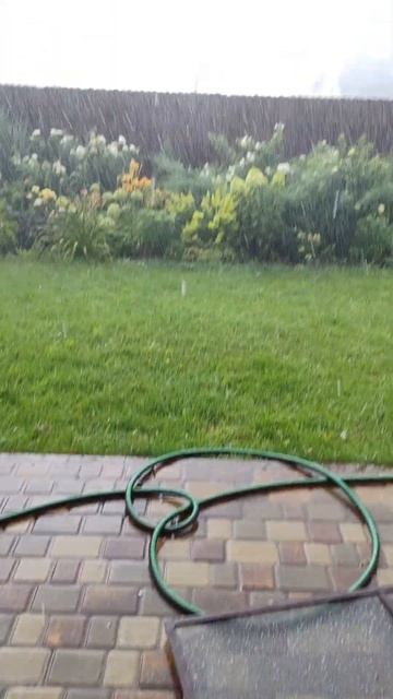 Жарко было? Получите проливной дождь, ураганный ветер смотреть онлайн