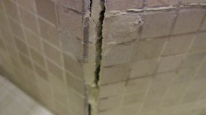 Душевая с поддоном из кирпича и плитки что стало с ней