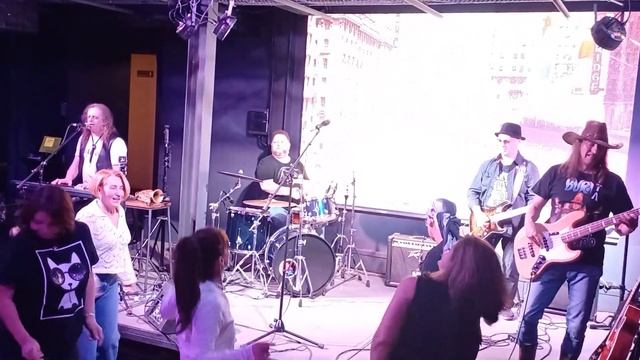 Антресоли - Blue Svede Shoes - Elvis Presley cover клуб Огород 02.04.24 г. смотреть онлайн