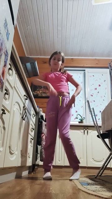 когда я начала крутить качель то у меня телефон упал п? смотреть онлайн