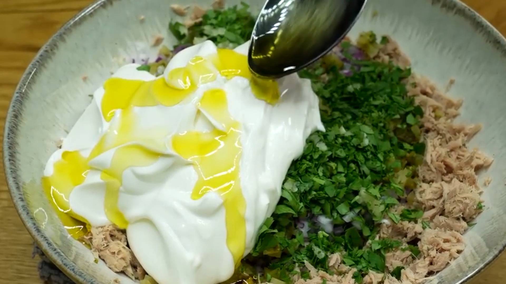 Запеченная картошка с ошеломительным соусом смотреть онлайн