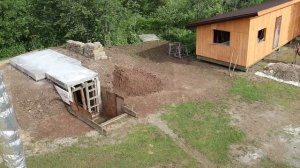 Строю вход в погреб!