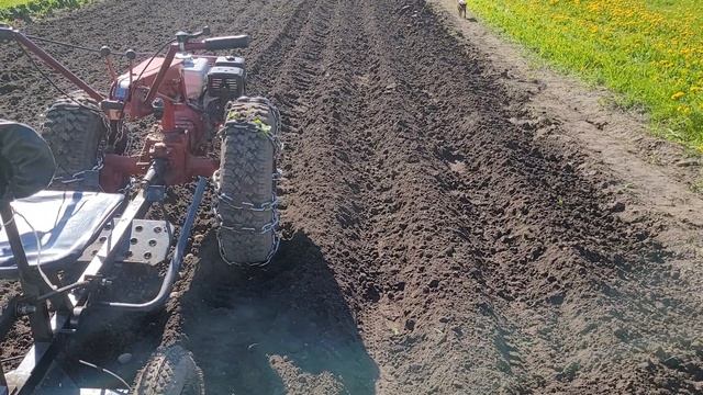 посадка картохи мотоблоком мтз 09н и адаптером пно 2 смотреть онлайн