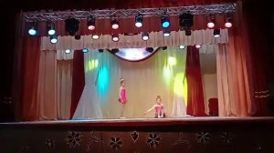 Акробатический дуэт девочек/Girls acrobatic performance