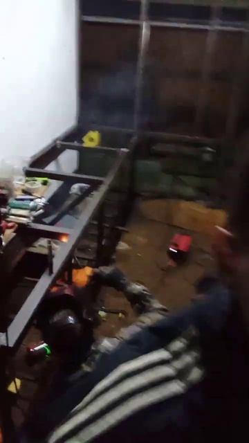 Тëмыч варит верстак! #сварка #дача #верстак #подмосков? смотреть онлайн