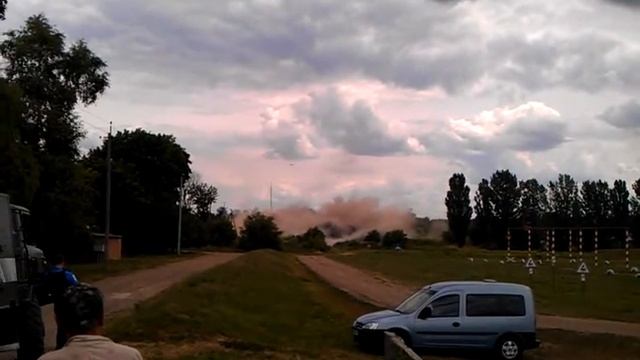 Падение башни, них**се!!! смотреть онлайн