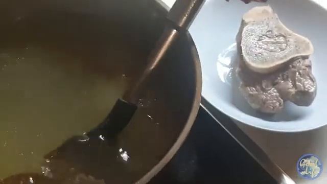 Крем-суп гороховый с копченостями на говяжьем бульоне