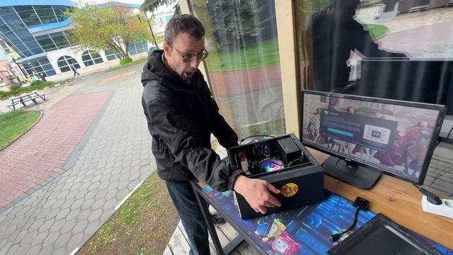 Компьютер хлопнул и испугал Женю! Очень грязный ПК с тараканами! смотреть онлайн