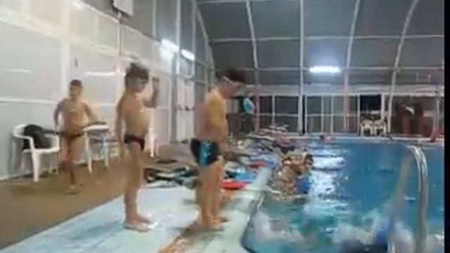 Антоша учится прыгать в воду смотреть онлайн