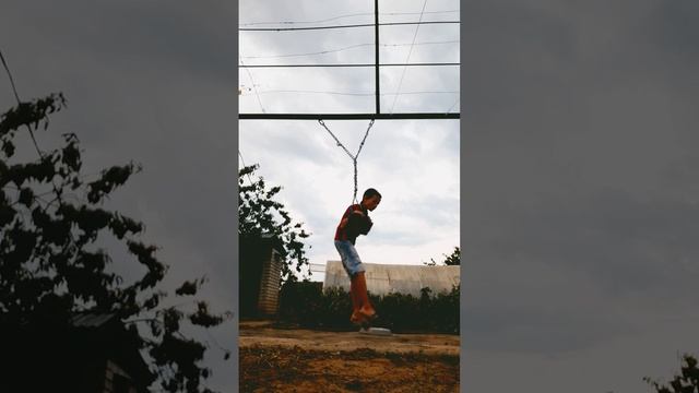 Что будет если крутиться на качели #shorts смотреть онлайн