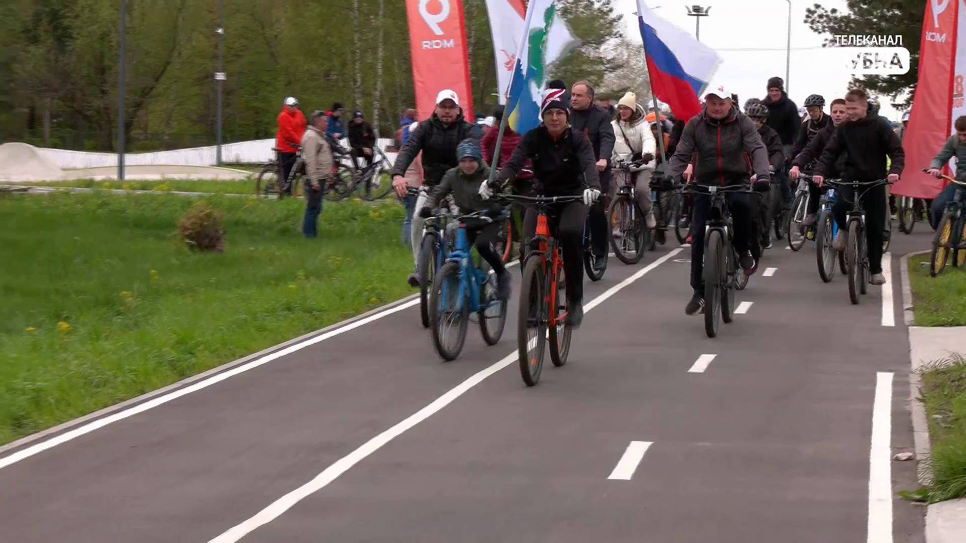 Более ста велосипедистов присоединились к велопробегу, посвященному юбилею Победы смотреть онлайн