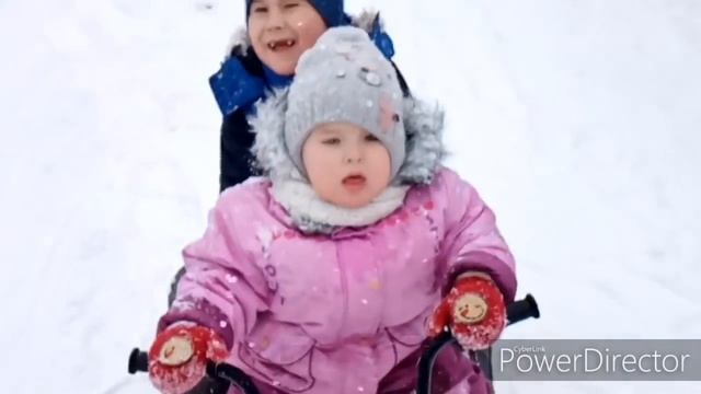 Чистим снег/ Покатушки на снегокате/ Потеряли папу/ Установили уличную елку/ Тема снимает видео смотреть онлайн
