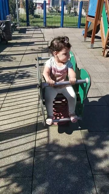 Детские качели #funny #shorts смотреть онлайн