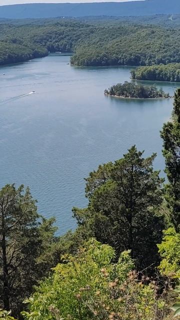 Без собственной яхты на этом озере никак. Рейстаун-лей