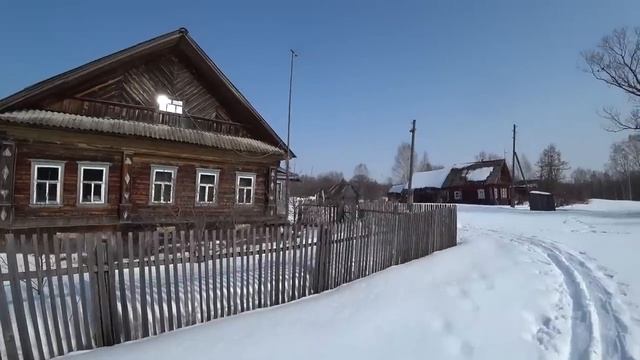 ЧТО-ТО СТРАННОЕ ТУТ ПРОИСХОДИТ! ЗАБРОШЕННАЯ ДЕРЕВНЯ, А КТО-ТО ЖИВЁТ. НАХОДКИ В ДОМАХ ПОРАЖАЮТ! смотреть онлайн