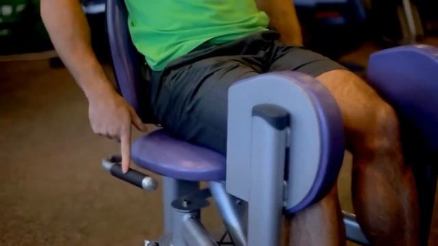 Отведение бедра в тренажере сидя