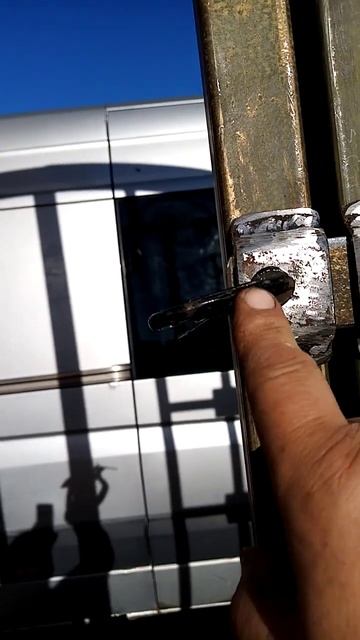 приварить засов на ворота смотреть онлайн