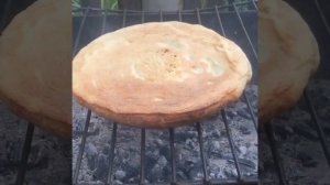 Лепешка хлеба на углях