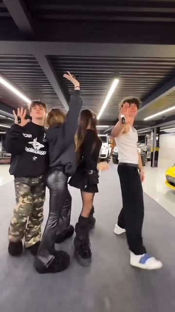 Женя Лизогуб, Милана Некрасова, Лера Симка и Давид Тур? смотреть онлайн