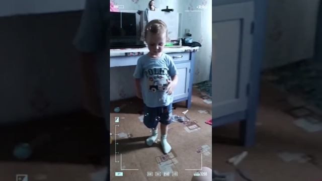 Покупки, кофе с мыльными пузырями и надувание воздуха смотреть онлайн