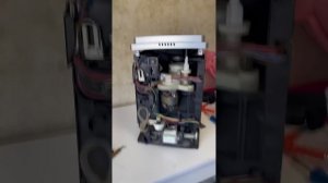 Ремонт DeLonghi ecam сливает кофе в поддон и не видит отсутс?