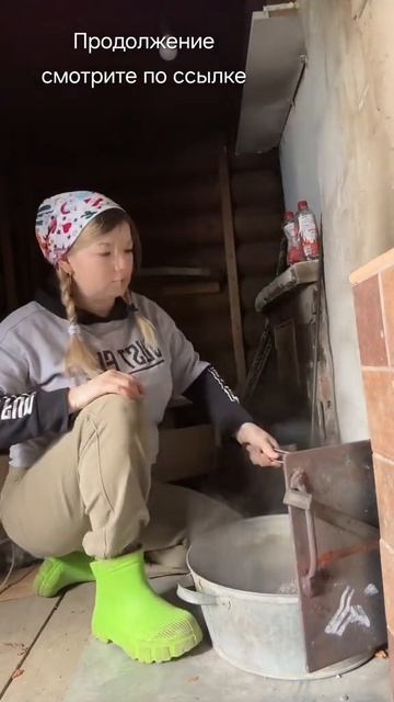 Банный день #уралочка #баня #деревенскаяжизнь смотреть онлайн