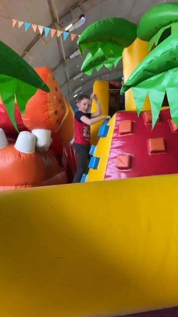 Какой батут лучше? #вайны #жиза #юмор #shorts смотреть онлайн