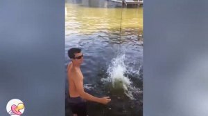 😂😂😂РЖАЛ ДО СЛЕЗ😂😂 ДЕТИ СМЕШНО ПАДАЮТ В ВОДУ😂😂НЕУДАЧНЫЕ ПАДЕНИЯ😂😂ПРИКОЛЫ НАД ДЕТЬМИ😂😂ПРИКОЛЫ