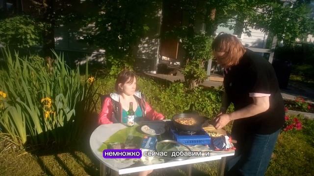 готовим рамён.