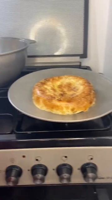 Қазанға піскен тандыр нан .Жасалу жолы каналымда тұр .