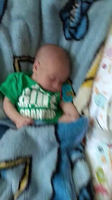 VID 20200618 Артем спит в качели смотреть онлайн