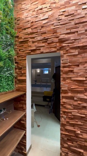 Отделка комнаты отдыха деревянными панелями и вертик? смотреть онлайн