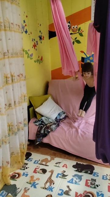 Научилась качаться на качелях! #маняша #аэройога #гама? смотреть онлайн