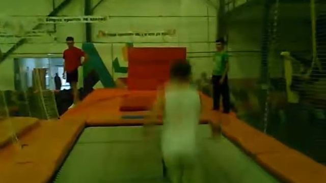 Смешно упал в конце! смотреть онлайн