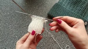 Фиксированный отворот на шапке резинкой 1×1 и 2×2