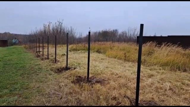 Ура, поставили столбики для забора 😃 смотреть онлайн