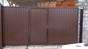 ОТКАТНЫЕ ВОРОТА С ВРЕЗНОЙ КАЛИТКОЙ НА АВТОМАТИКЕ