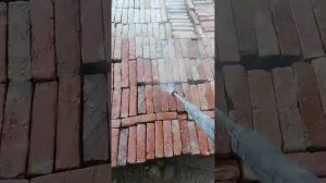 чистим бу кирпич от раствора