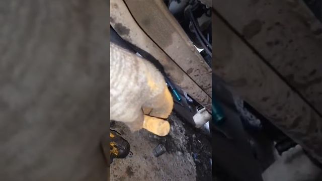 Продолжение,Вольво Volvo FH12 замена помпы и передней ходо