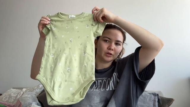 VLOG: Приехала подруга \ Саше 2 месяца \ Распаковка посылки из России \ Гуляем смотреть онлайн