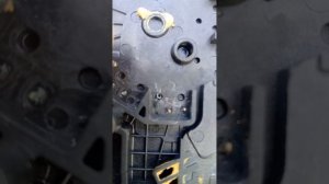 Ремонт замка задней двери на Opel Astra j , горит на приборк?