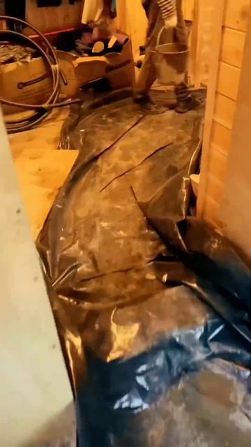 Черновая стяжка пола #стройка #стяжка #стяжкапола #бет?