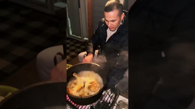 Немного 🤏 мужской компании #23февраля #друзья #ужин #до смотреть онлайн